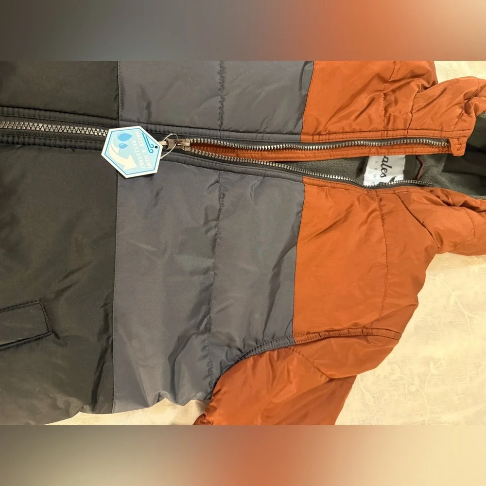 Whales Tail Youth Boy’s winter jacket , sz 14/16, NWT!